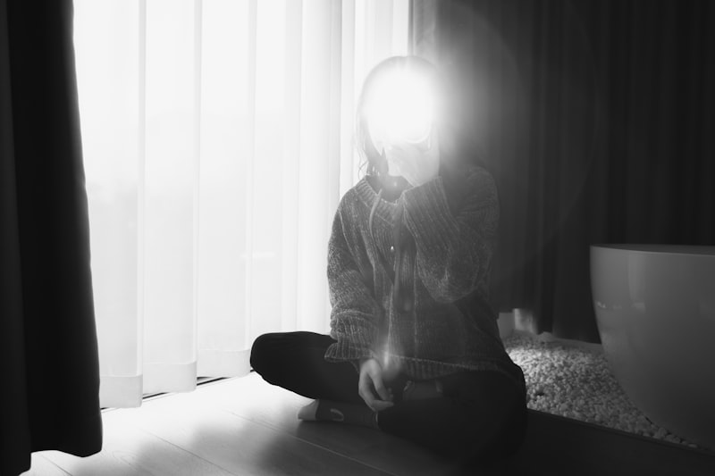 Dark Retreat: Unlocking the Mind Through Absolute Stillness