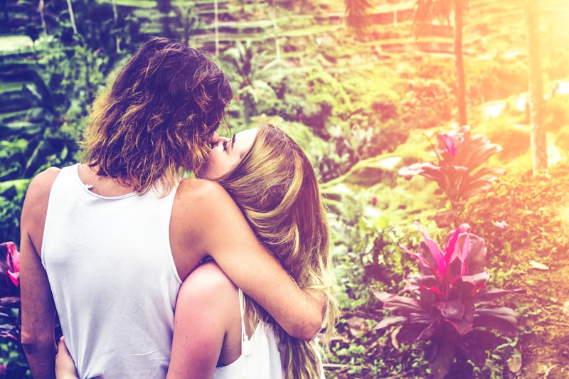 Evolutionary Mating: The Science of Choosing Your Partner